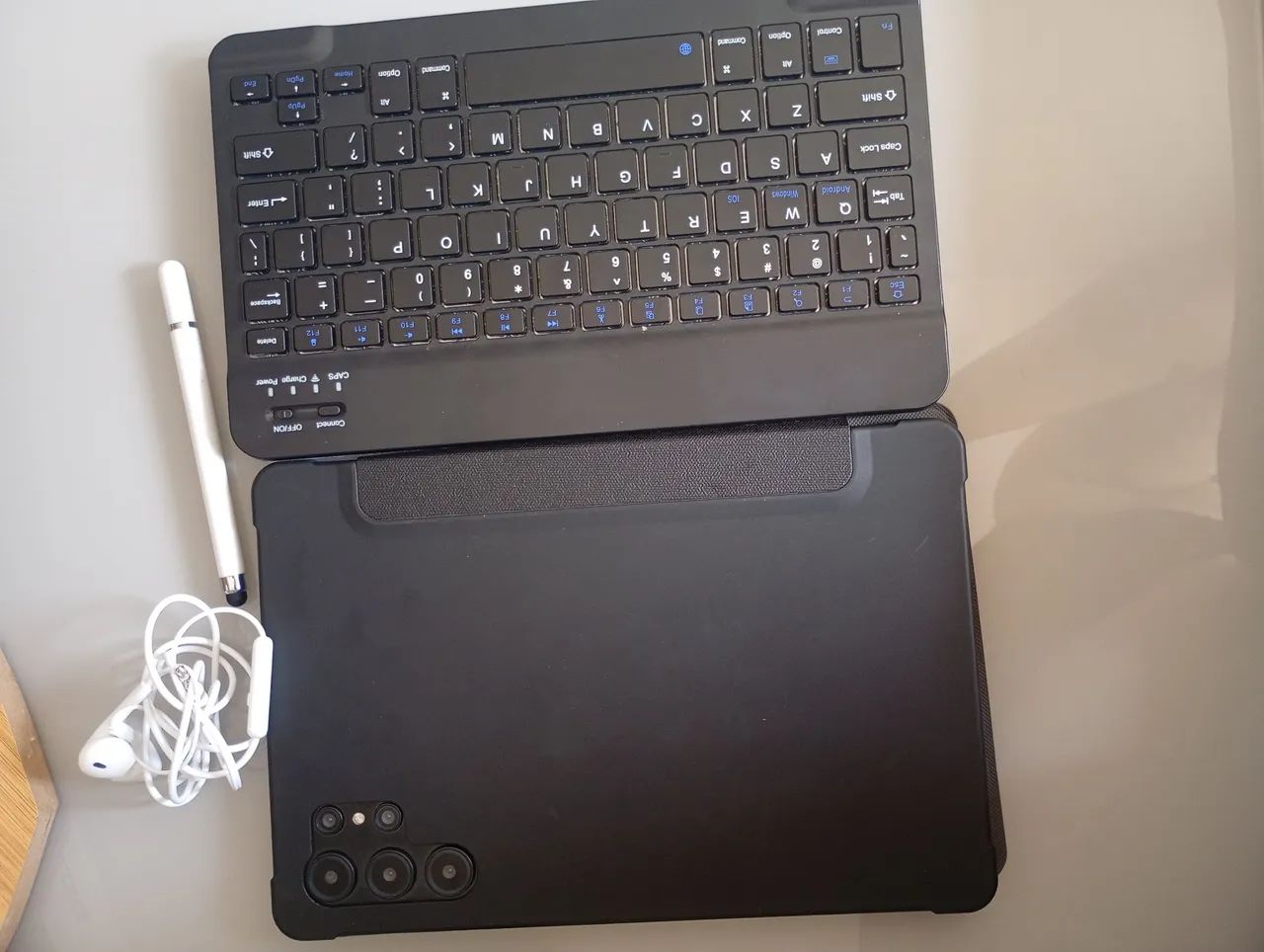TABLET EXCELENTE PARA JOGOS E ESTUDO ACOMPANHA TECLADO CANETA E FONE  CAIXA  - Foto 3