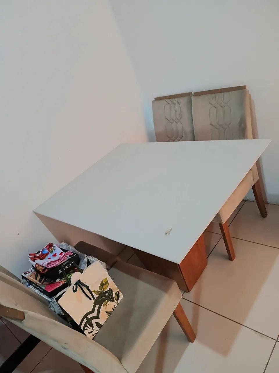Vendo mesa semi nova, paguei 1600 nela, to vendendo ela por 700  - Foto 3