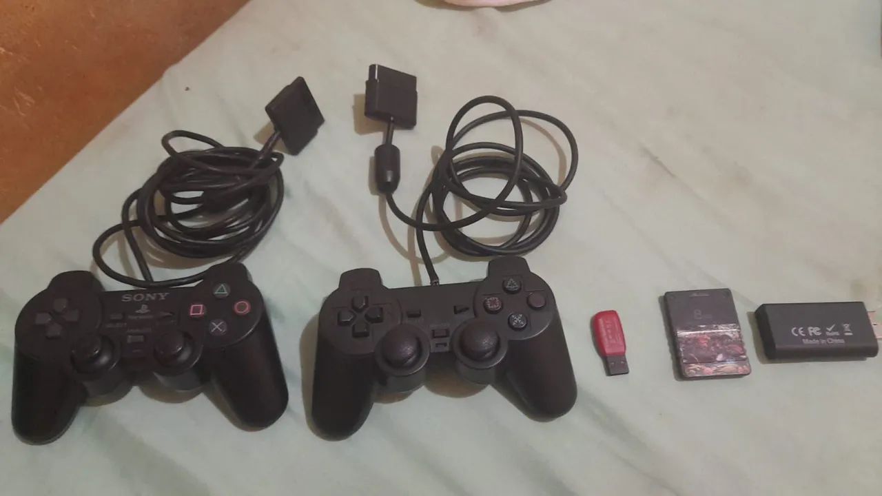 Playstation 2 com 2 controles, pendrive e memóry card  - Foto 3