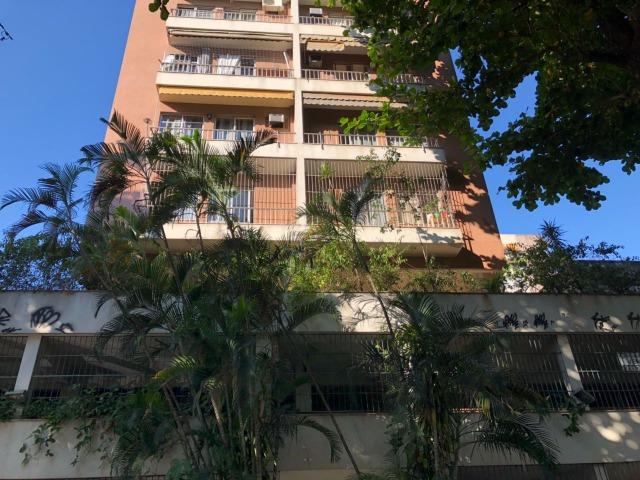 Excelente Apto Vazio amplo 02qts dependência 02vagas portaria elevador Vila Isabel