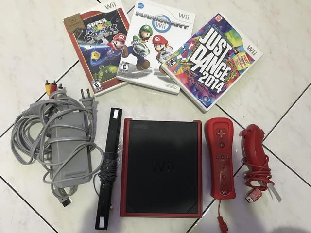 Wii mini mais 3 jogos originais