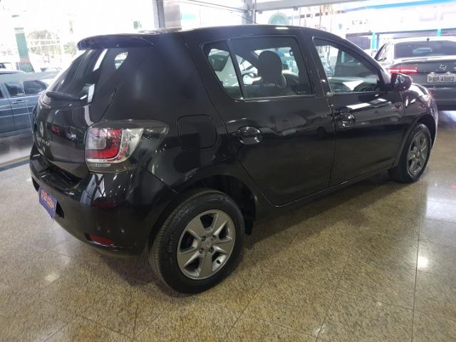 Sandero vibe 1.0 flex 2017/2017 preto 4portas completo - Foto 4