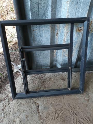 Basculante de ferro 60X60 marca MGM - Foto 2