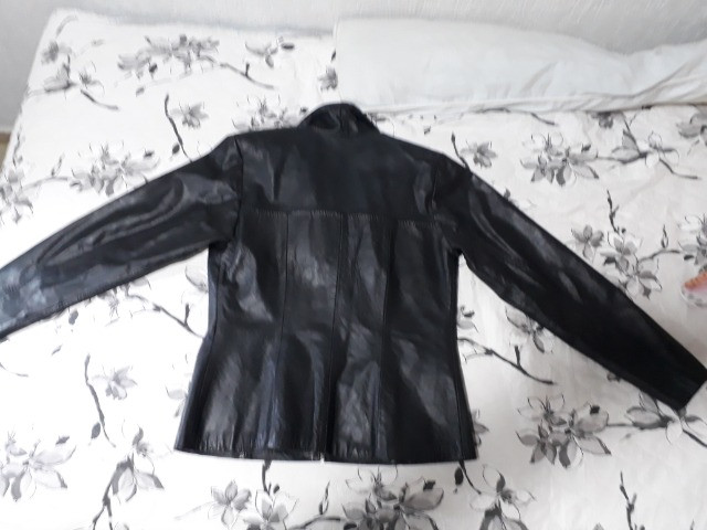 jaqueta de couro feminina gg