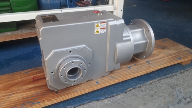 Redutor planetário trifásico para servo motor. 