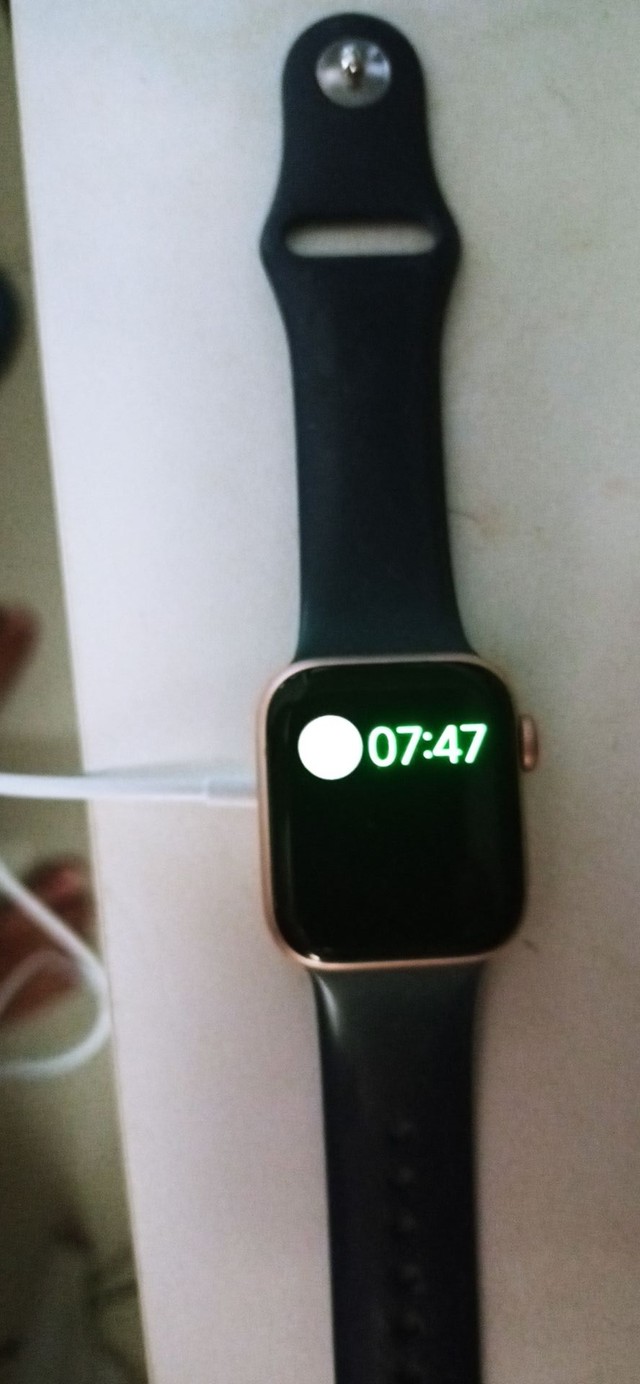 apple watch 4 olx