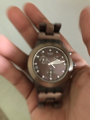 relogio swatch marrom