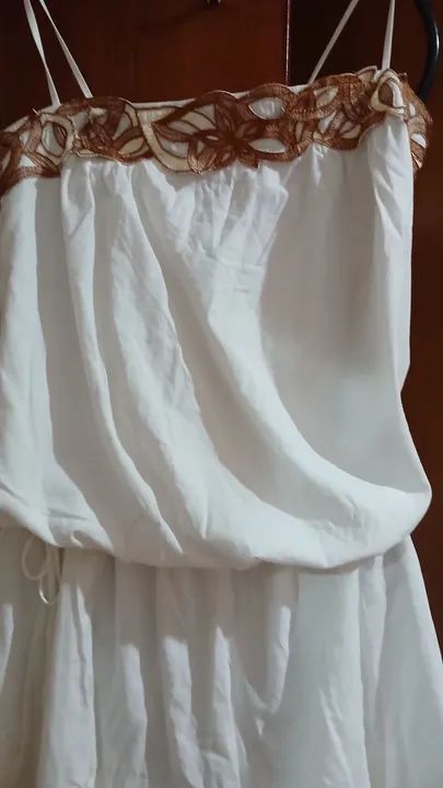 LINDO VESTIDO BRANCO COM DETALHES EM RENDA!! - Foto 2