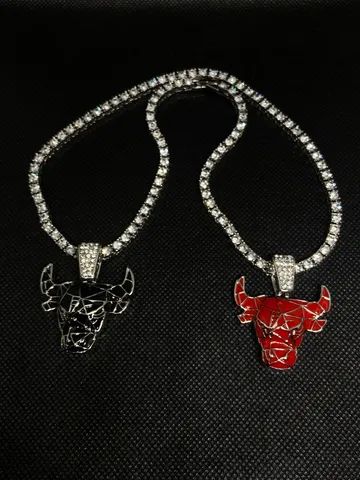 Corrente riviera ice cravejado + pingente bulls