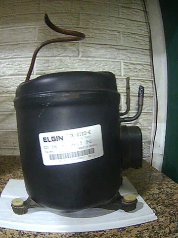 Compressor de refrigeração marca Elgin TCK- 2120-E 1.1/4 Hp  220V