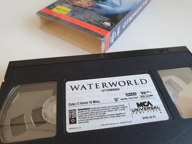Vhs Importado EUA Waterworld - Letterboxed Edition  - Foto 4