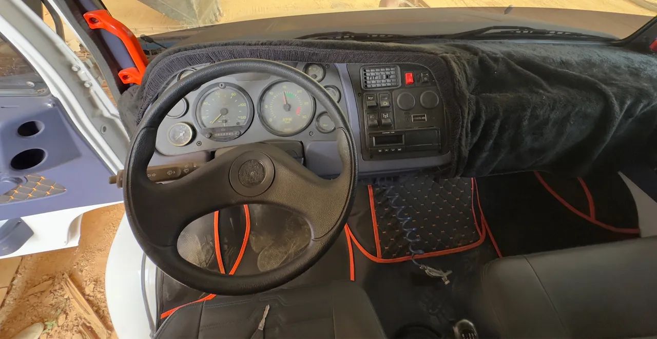 Caminhão 1620 toco baú  - Foto 5