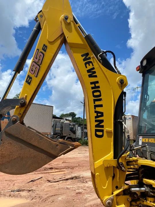 Retroscavadeira New Holland 2022 - Foto 2