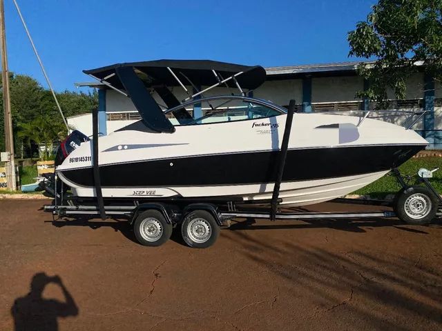 Lancha Focker 215 cabinada impecável - Foto 4