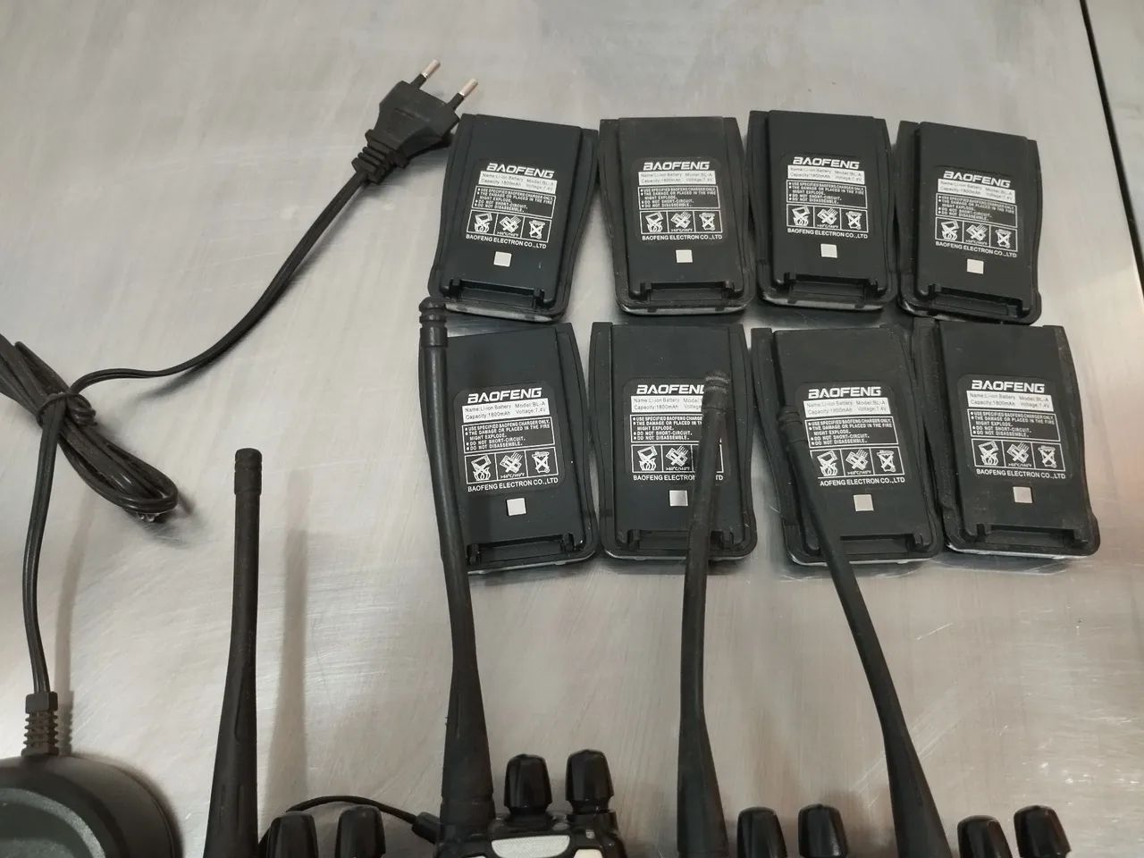 Lote de Rádios Comunicadores HT Walk Talk Baofeng BF-A5 com baterias extras - Foto 3