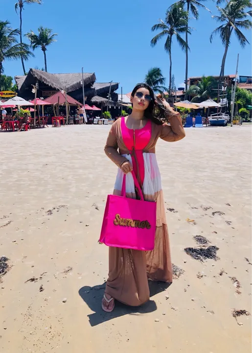 Vestido longo de praia usado só para fotos .