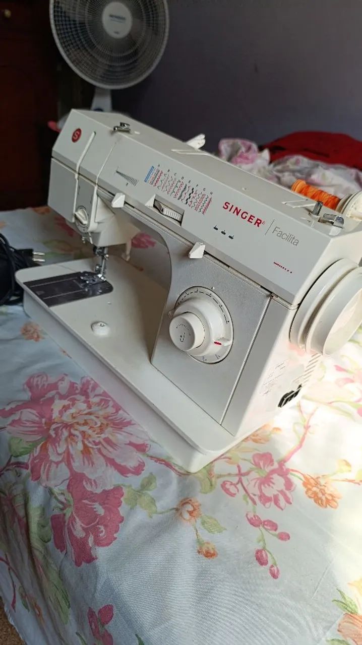 Máquina de Costura Singer OBS: ESTAR FUNCIONANDO LENTAMENTE NA HORA DE COSTURAR  - Foto 3