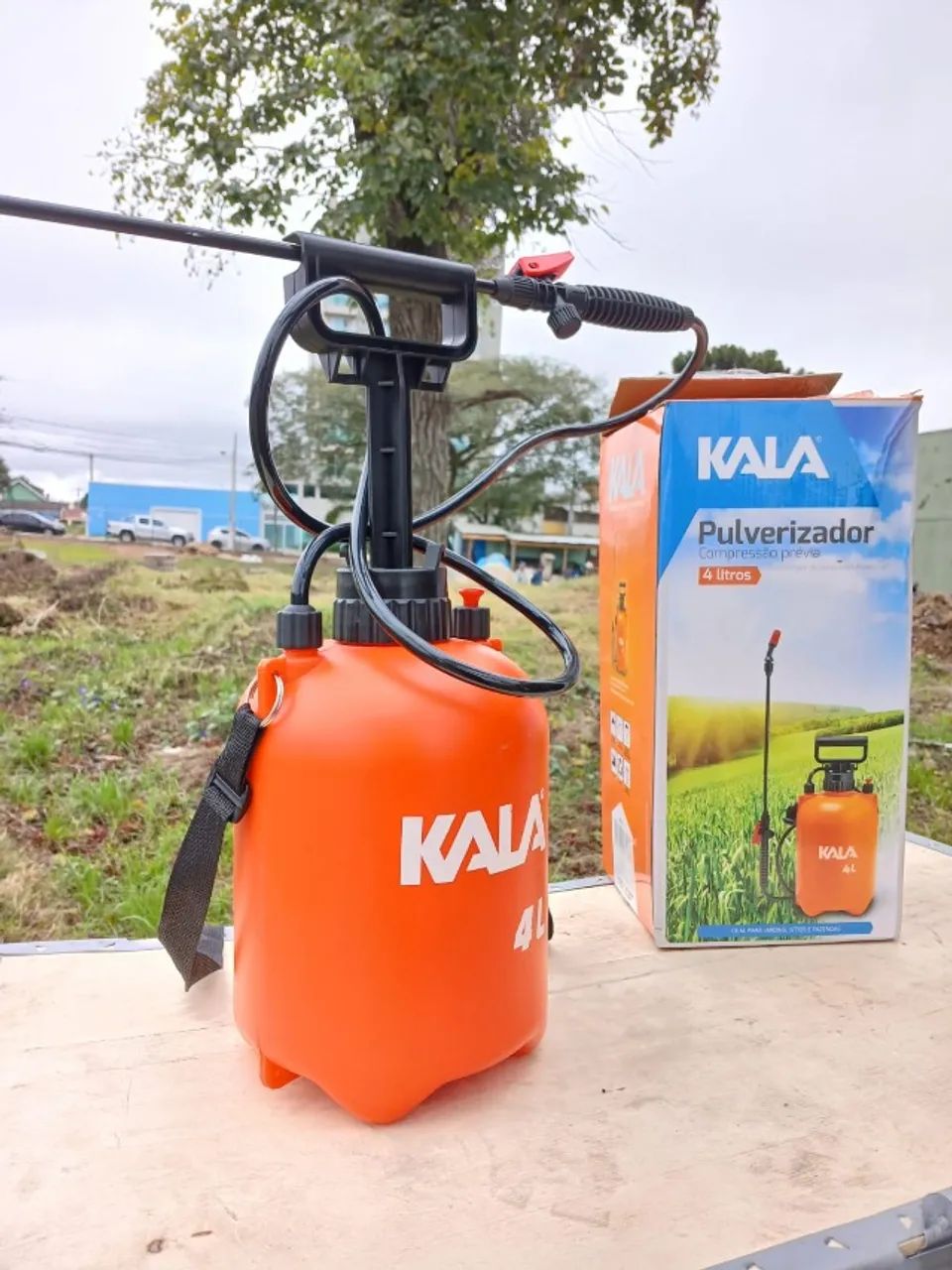 Pulverizador kala 4 litros novo leve e facil de usar - Foto 3