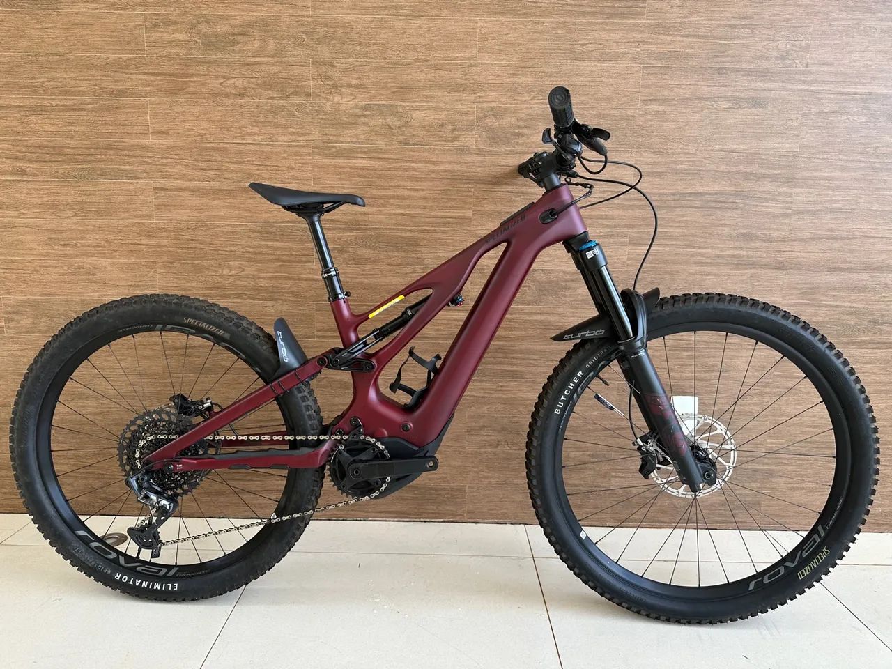 Bicicleta Specialized Turbo Levo Expert Carbon