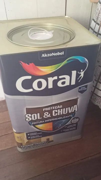 Lata de tinta de 18l cor bege tom acima do branco 