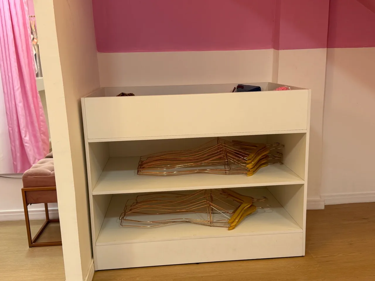 Armário Organizador Branco com Prateleiras