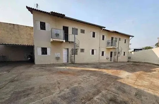 Conjunto de kitnets com 4 apartamentos, cada um com 2 dormitórios à venda, 180 m² por R$ 7
