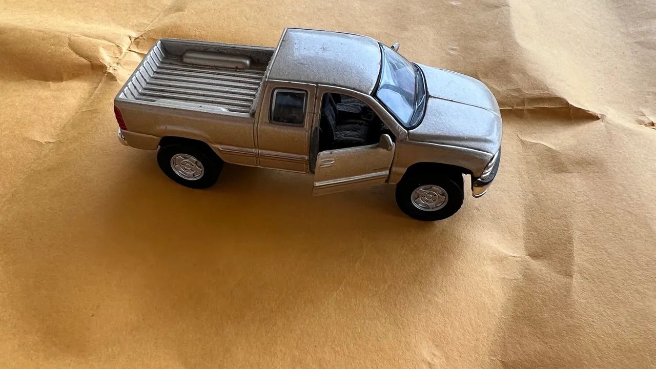 Miniatura Maisto - Pick-up Silverado - Foto 2