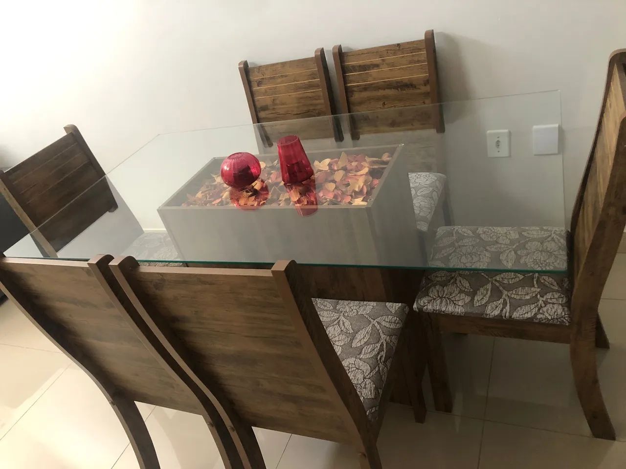 Mesa de Jantar em Madeira com Tampo de Vidro