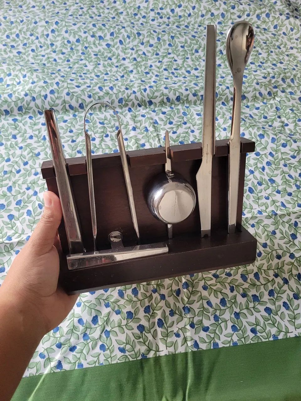 Kit de Coquetelaria Completo - Suporte de Madeira