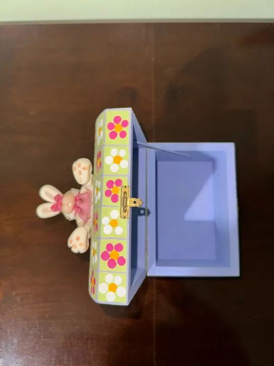 Caixa Bau pequeno Coelho de Pascoa Artesanato - Foto 5