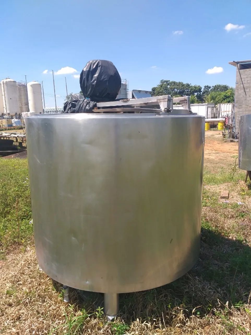 TANQUE EM AÇO INÓX CAP. 1100LTS