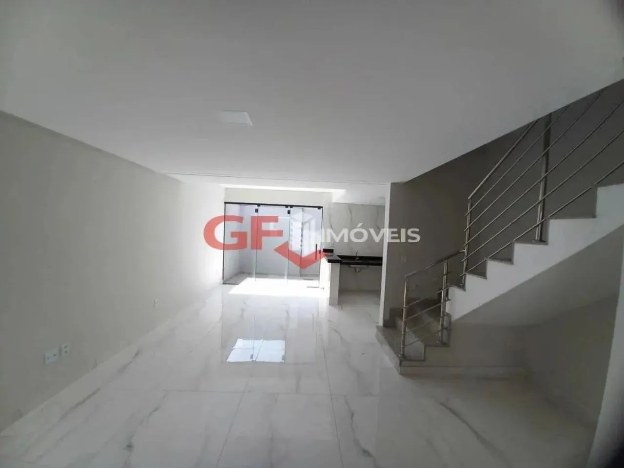 EXCELENTE CASA GEMINADA, NOVA, 03 QUARTOS SENDO 01 SUÍTE - SANTA MÔNICA
