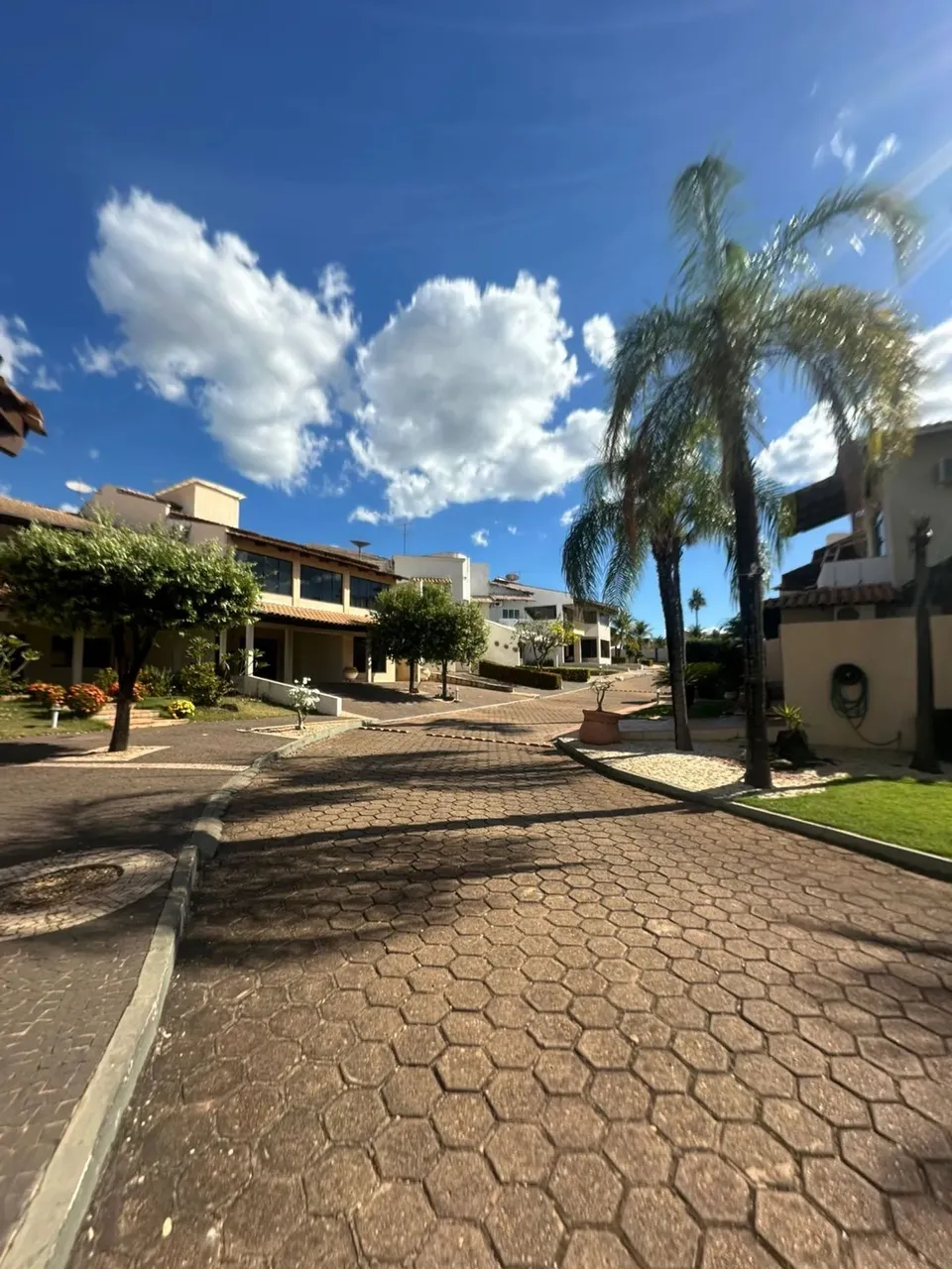 Sobrado para venda possui 340 metros quadrados com 4 quartos em Plano Diretor Sul - Palmas