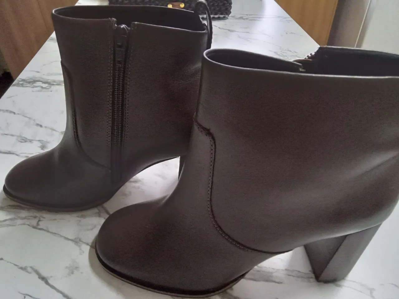 BOTA 100% COURO. CAPODARTE