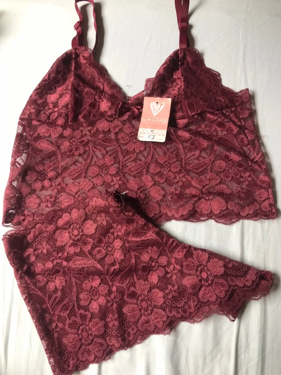 Conjunto de lingerie de renda vinho