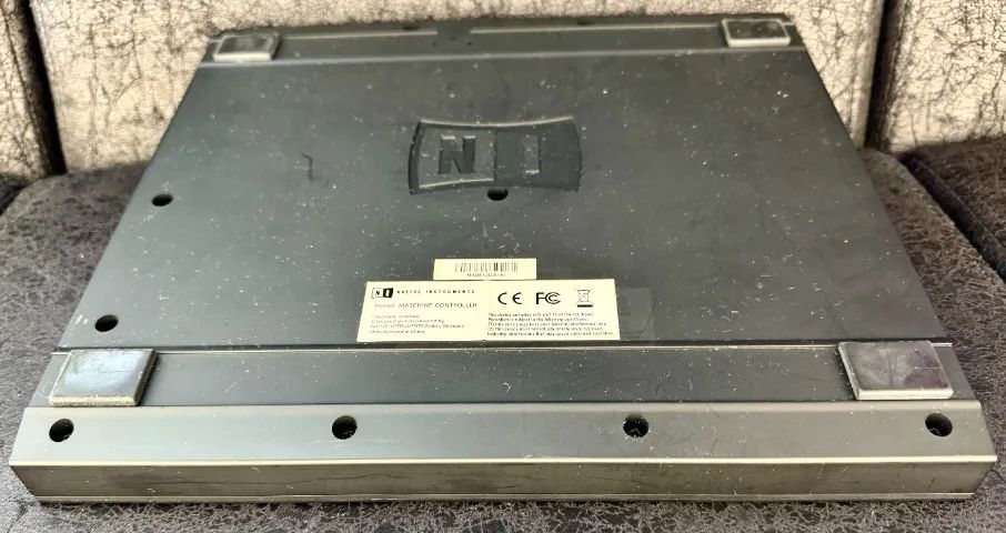 Native Instruments Maschine MK1 - Controlador MIDI Profissional
