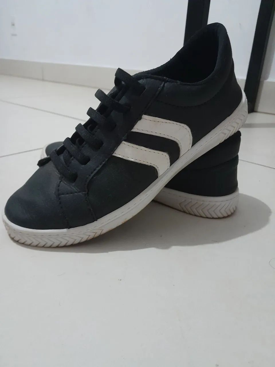 Tênis Preto duas listras 