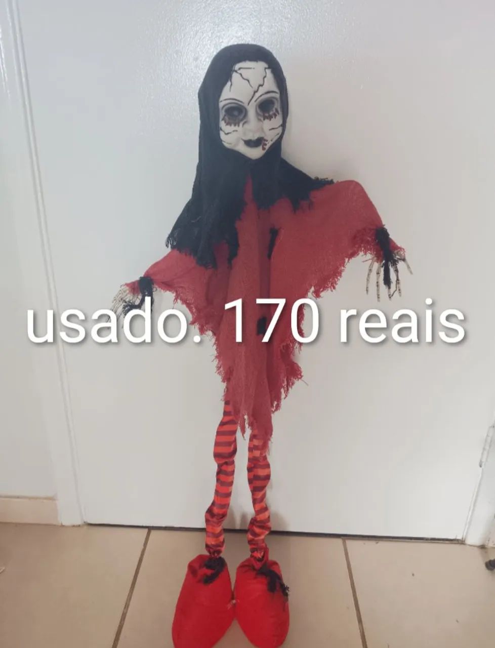 Bruxa em pe