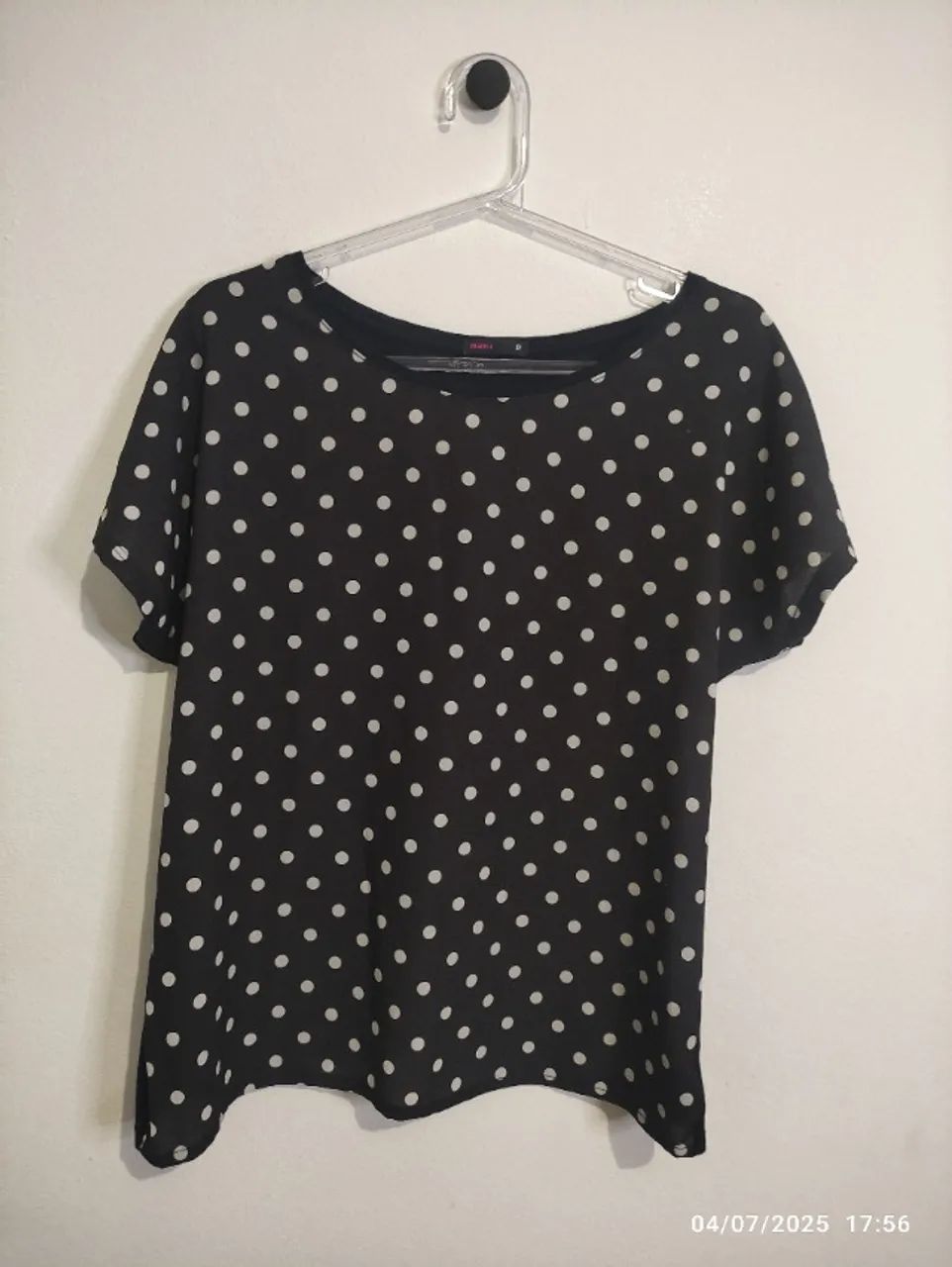 Blusa Poá Preto e Branca