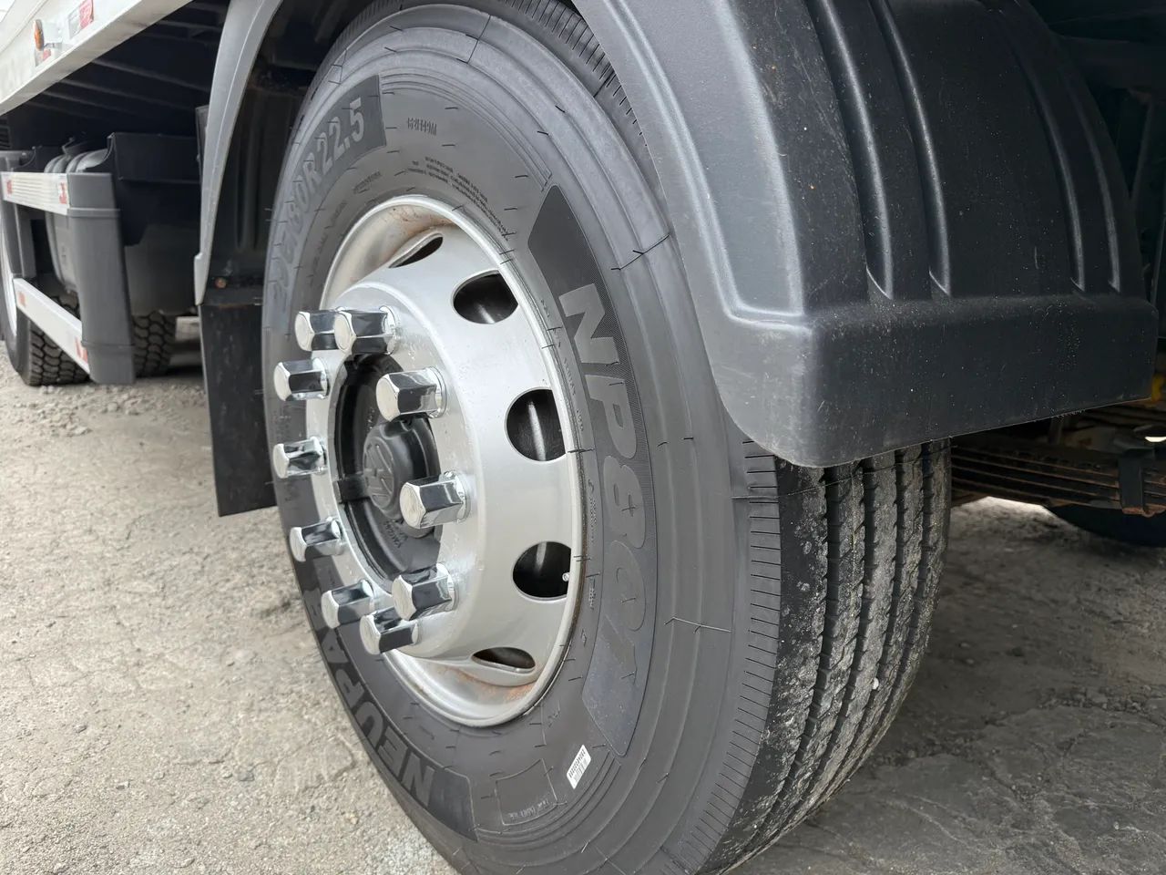 Vw 30330 2023 plataforma prancha guincho 68.000km bitruck  - Foto 8