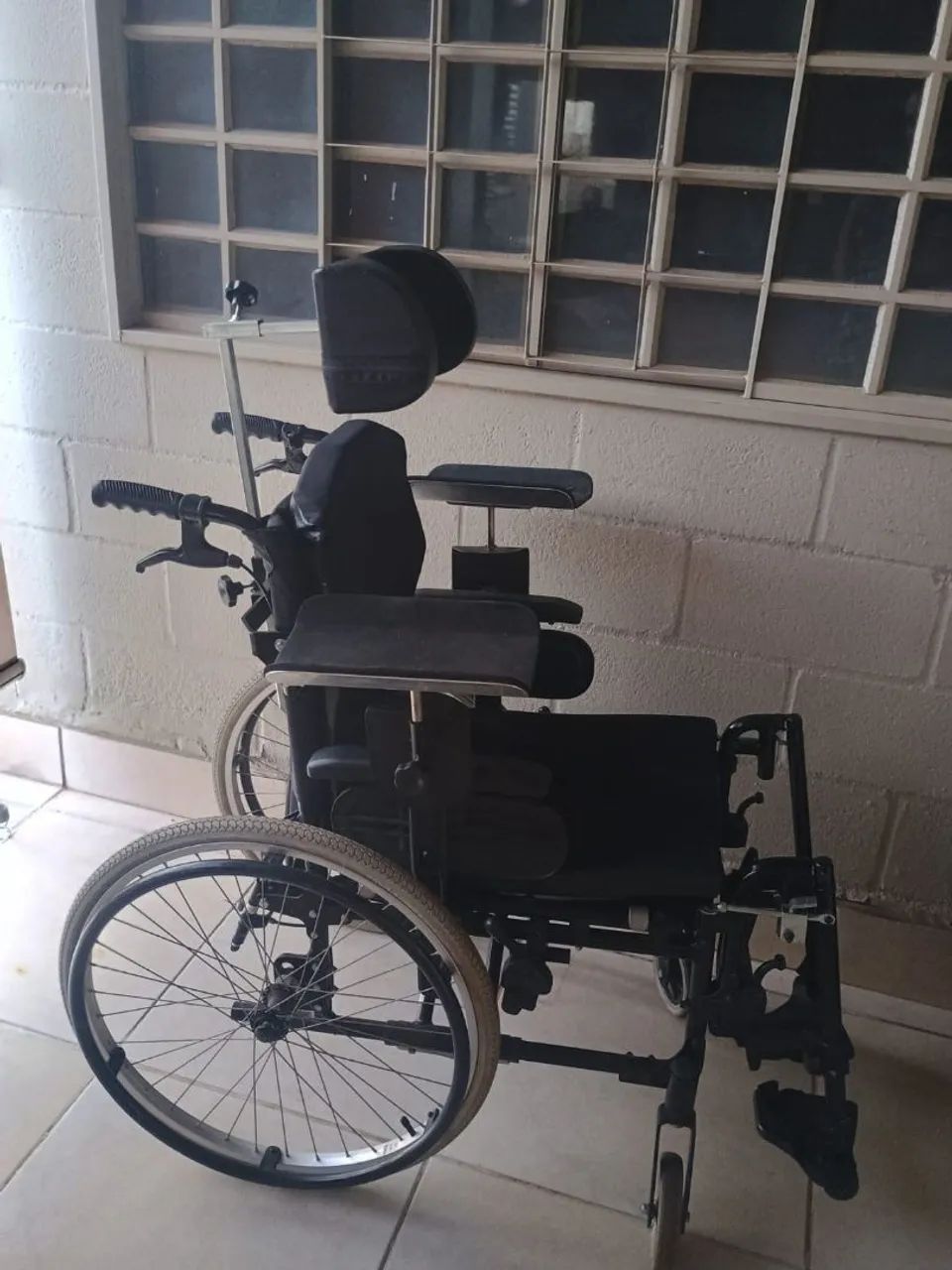 Cadeira de rodas adaptada e reclinável ORTROBRÁS  - Foto 2