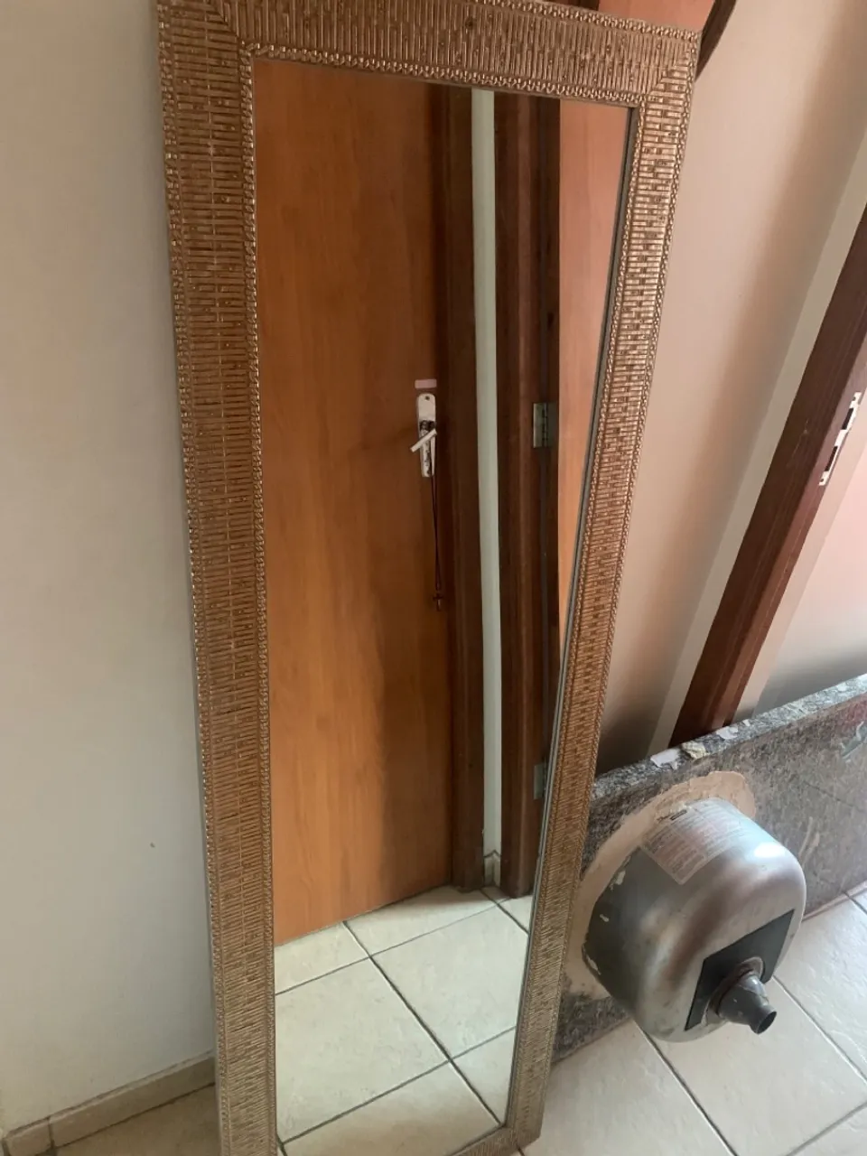 Espelho de Parede Decorativo com Moldura Detalhada