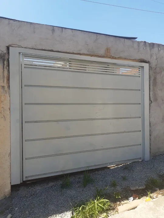 Portão automático de ferro com motor e controle sem uso
