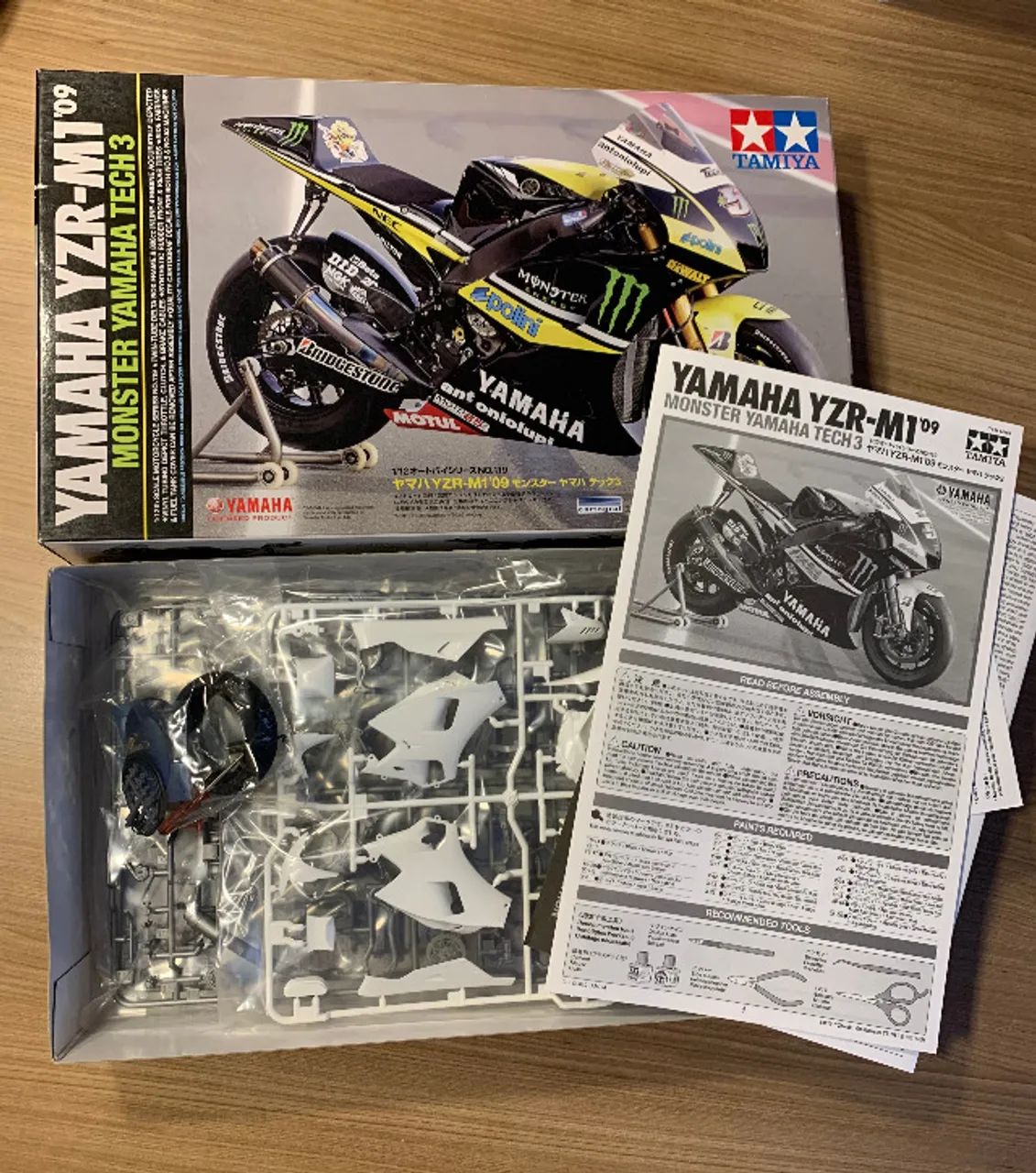 MOTO YAMAHA YZR-M1 09 [Tamiya] 1:12 - Plastimodelismo [novo] - Foto 2