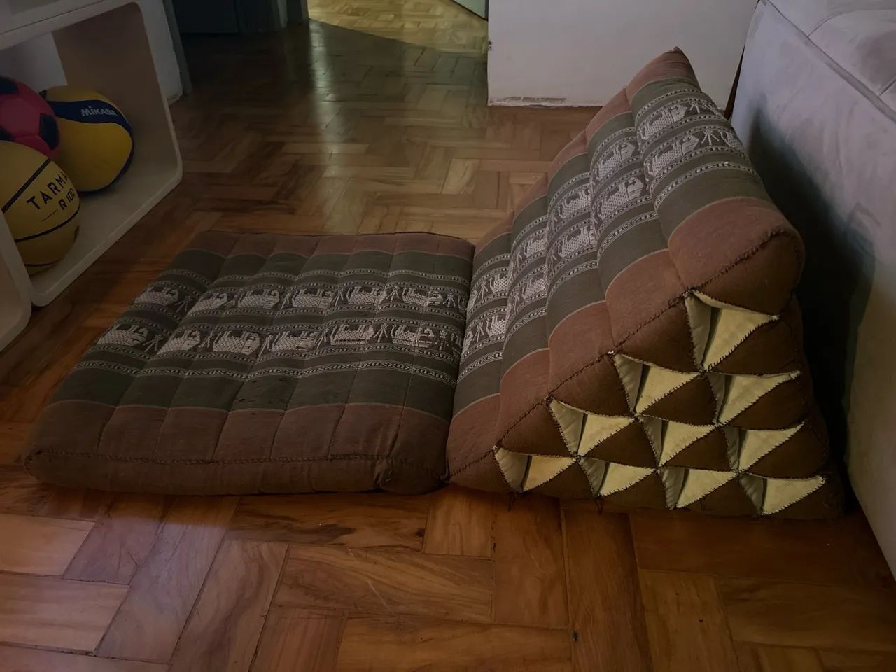 Almofada/Colchão Tailandês Triangular - Conforto e Estilo