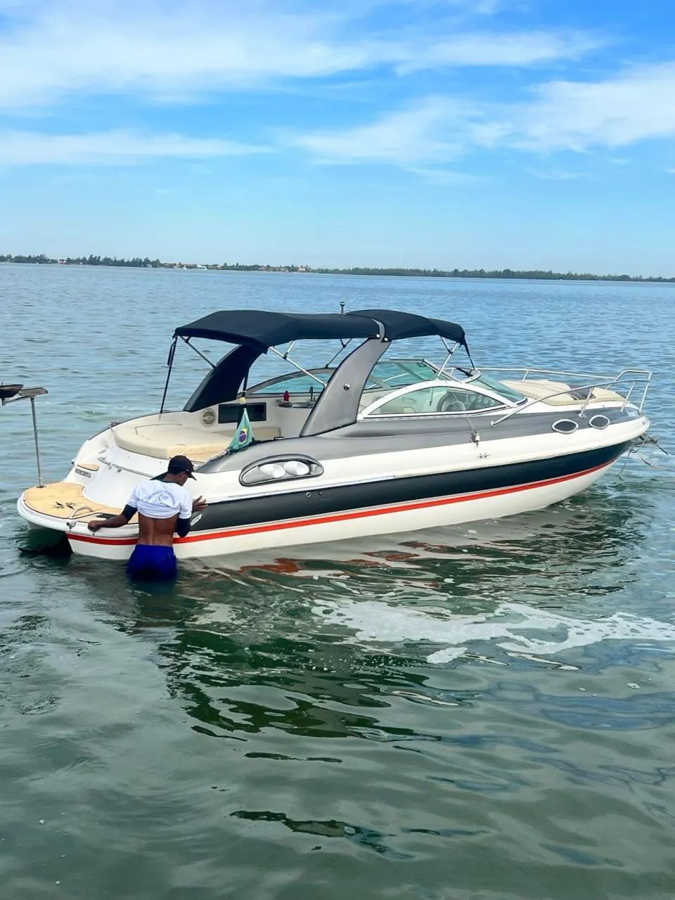 Lancha Evolution 26 cabinada 