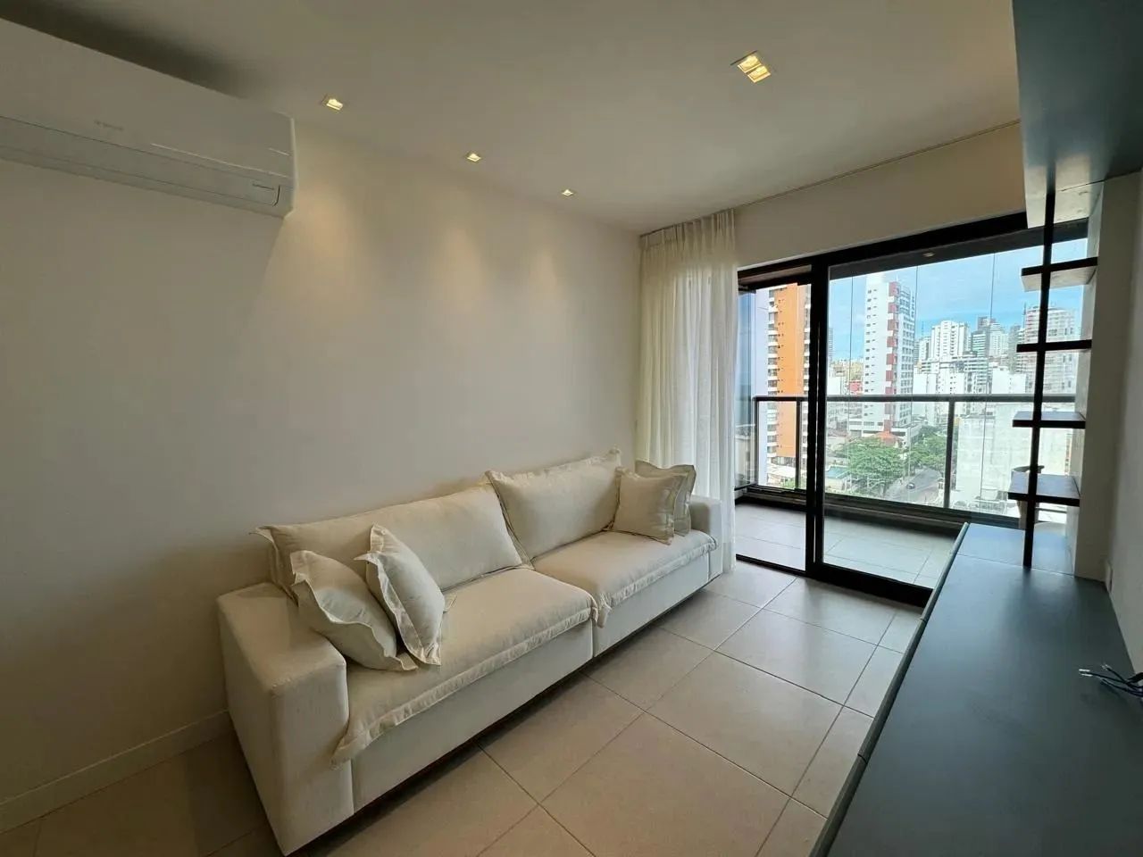 Apartamento a venda na barra com 2 quartos mobiliado e vista mar lateral no nau barra - Foto 3