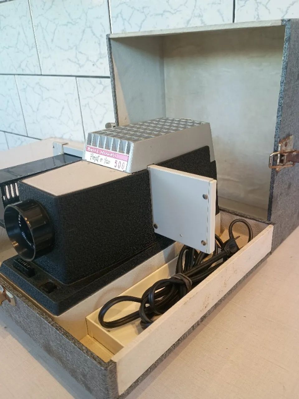 PROJETOR DE SLIDES BELL & HOWELL 710 VINTAGE  FUNCIONANDO  - Foto 3