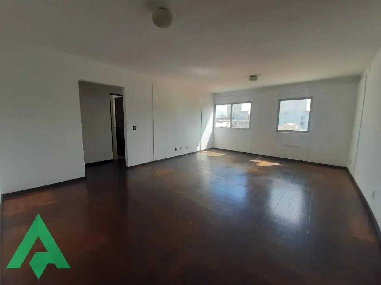 Sala comercial para locação, no Centro de Blumenau!
