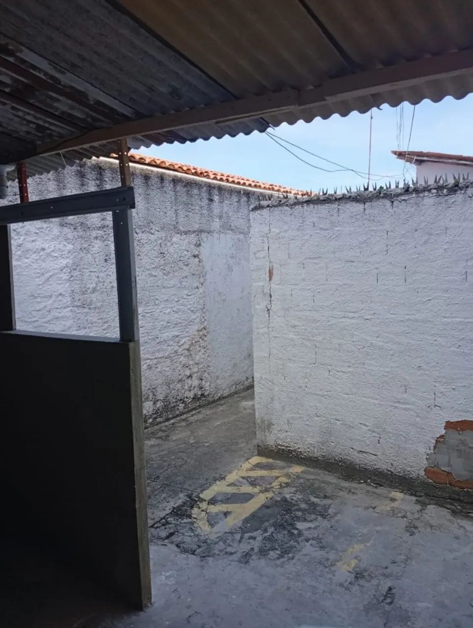 Alugo quarto com banheiro 